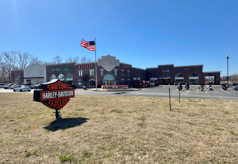 For Sale: 43,000 SF Commercial Property on S Main