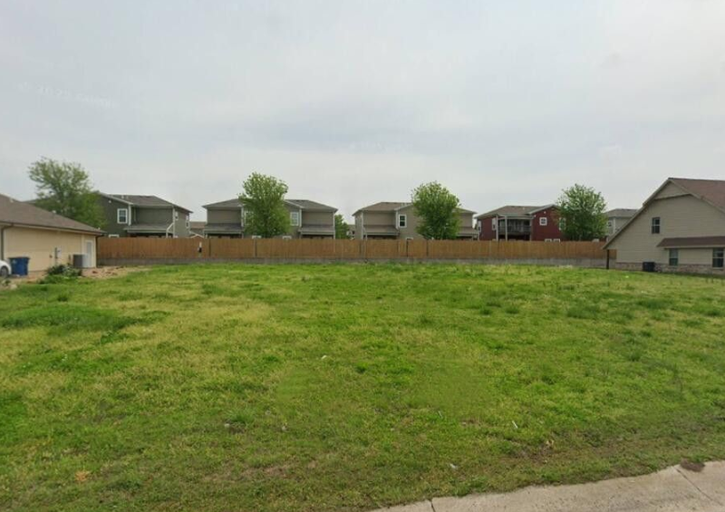 Prime Commercial Lot with High Visibility in Joplin for sale