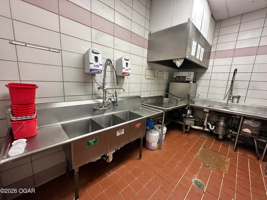 2707 E 32 St, Joplin, MO