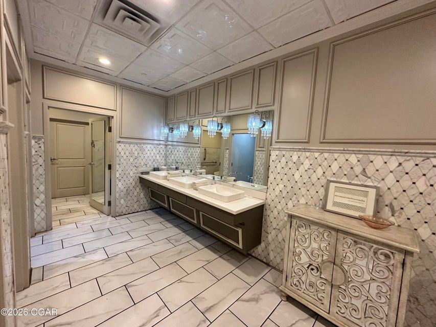 2707 E 32 St, Joplin, MO